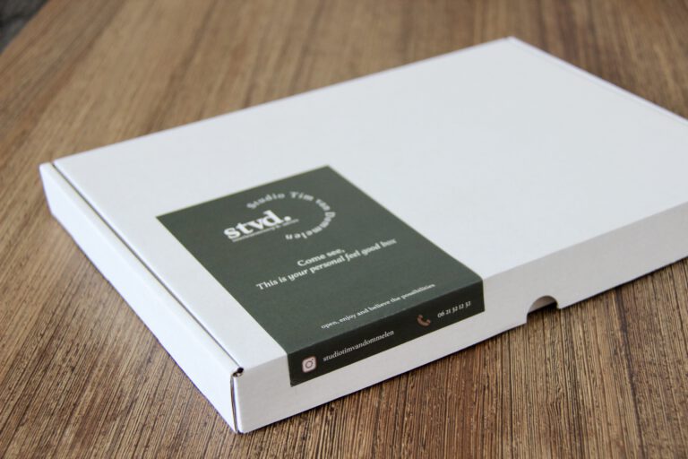 Persoonlijke stalen boxen matchend met het interieurontwerp